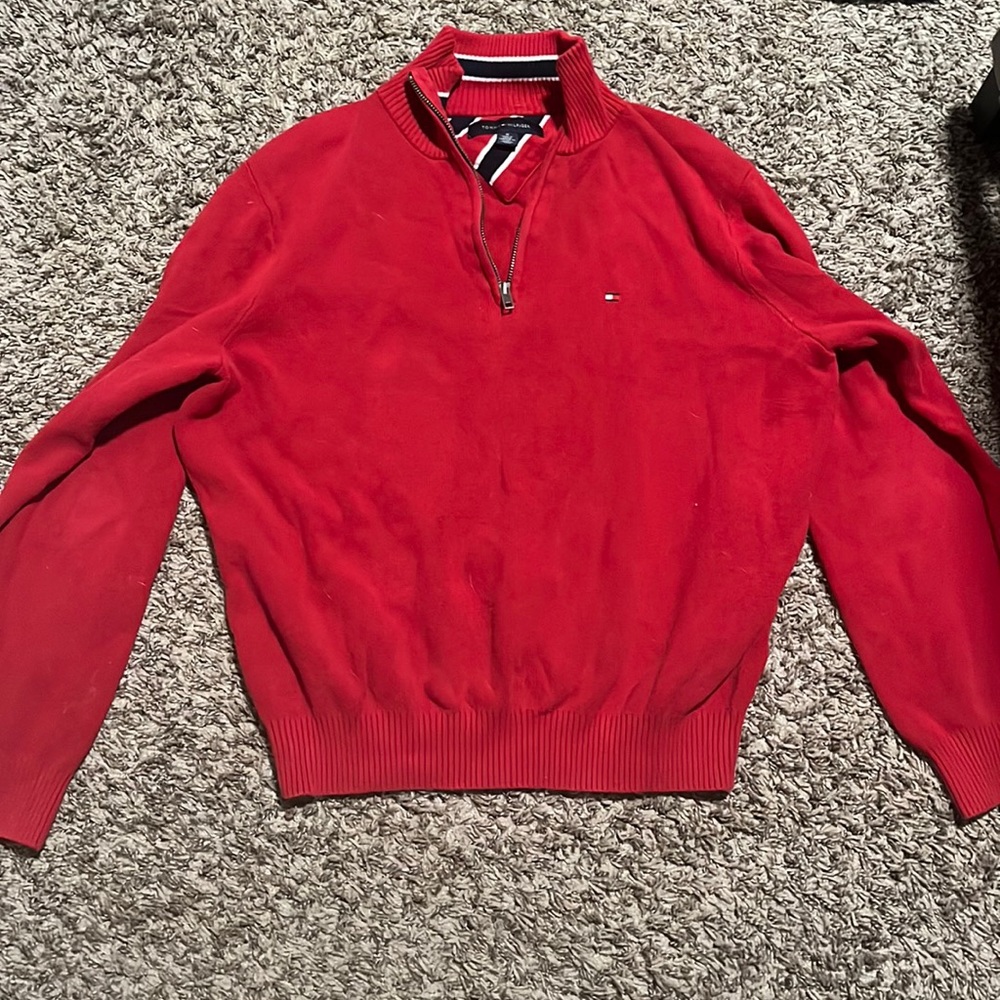 tommy hilfiger sweater that’s in perfect condition.